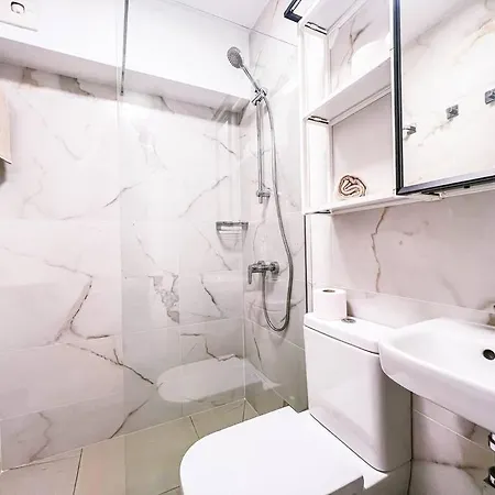 Apartment Stunning Bungalow, Pool, Terrace, Beach! Se12