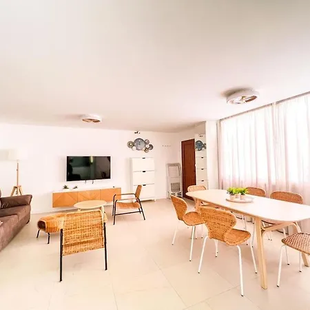 Apartmán Stunning Bungalow, Pool, Terrace, Beach! Se12