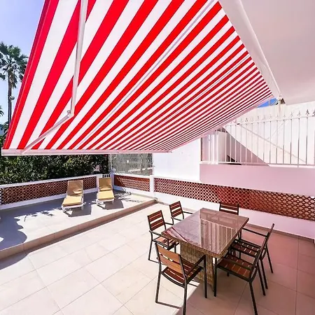 Apartmán Stunning Bungalow, Pool, Terrace, Beach! Se12 *
